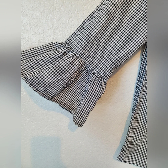 💚5/$25 DownEast Gingham Check Print Fluted Sleeve Embroidered Blouse Size Smal - Picture 3 of 5